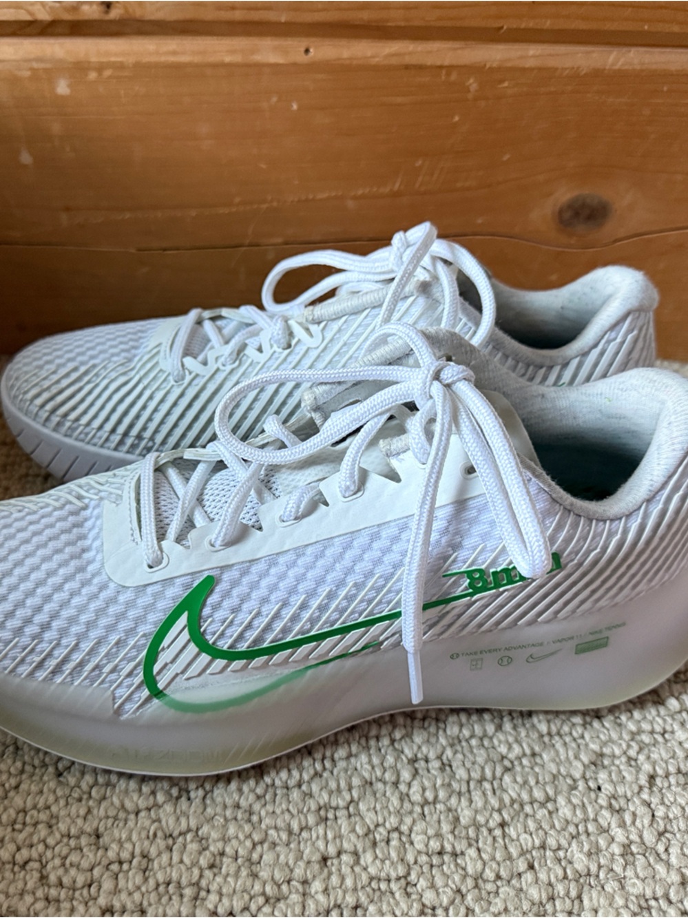 Nike Air Zoom Vapor 11 green and white tennis court shoe size 8